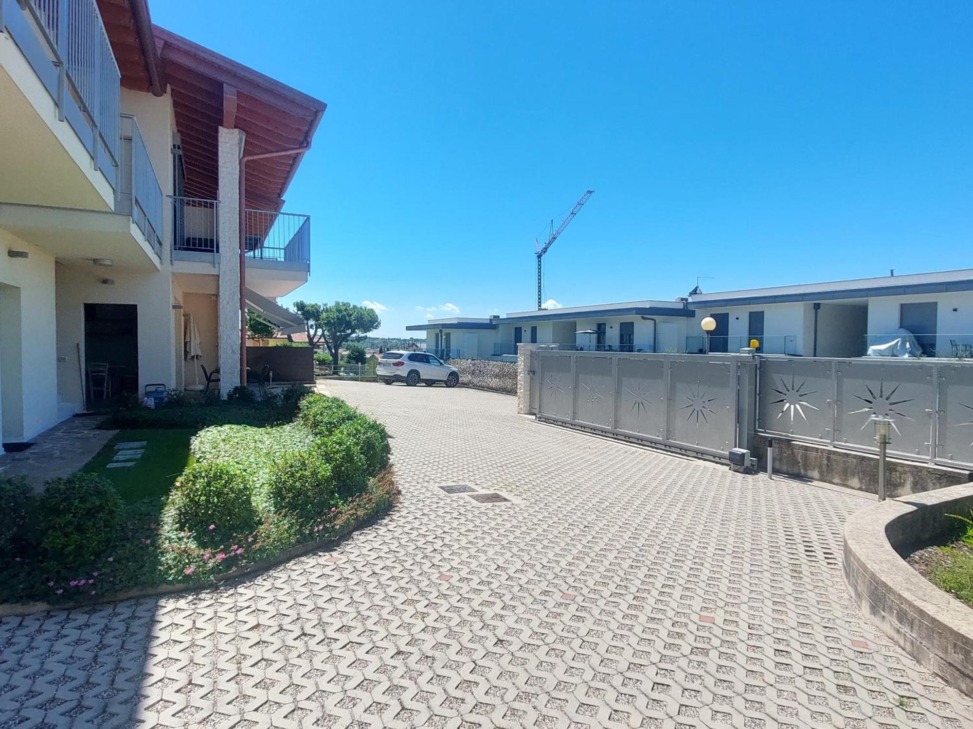 Apartment Brezza Di Lago - Regarda Travel Lazise Luaran gambar
