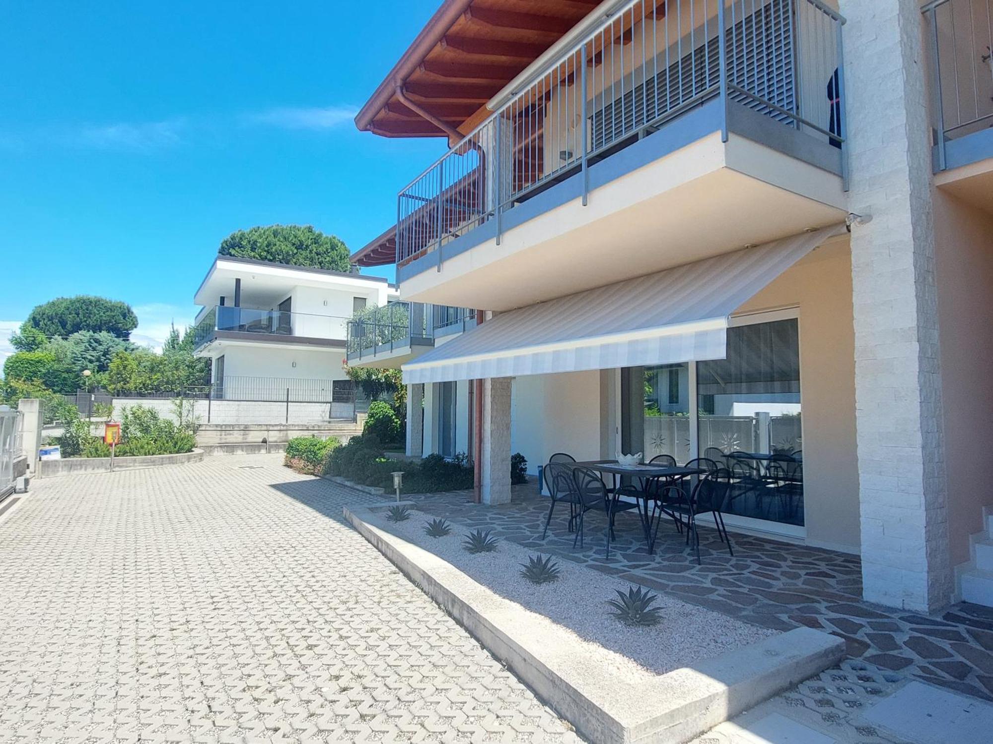 Apartment Brezza Di Lago - Regarda Travel Lazise Luaran gambar